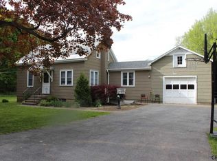896 Charlton Rd, Scotia, NY 12302