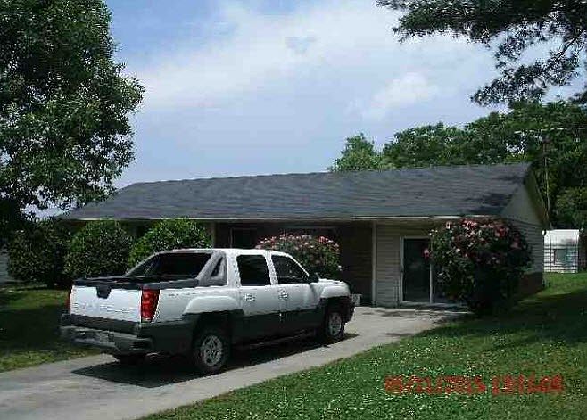 2nd image of 672 Howard Cir SE