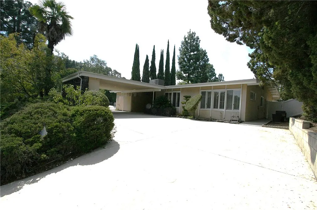 3 bed, 2038 sqft, $8,500 — Photo 1