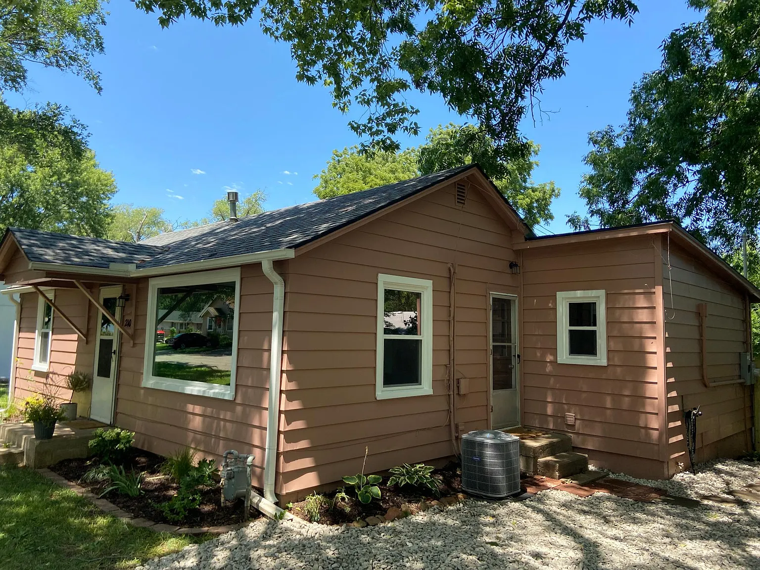 3 bed, 1072 sqft, $1,700 — Photo 3
