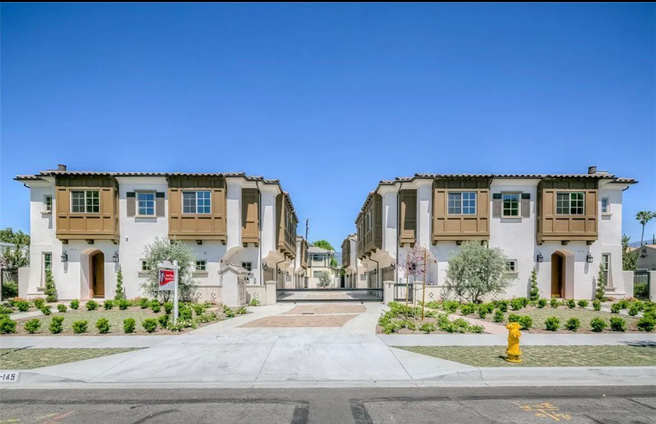 3 bed, 3.5 bath, 1500 sqft, $4,350 — Photo 1