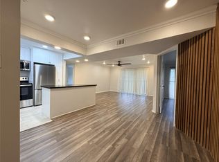 3045 Walnut Bend Ln APT 11, Houston, TX 77042