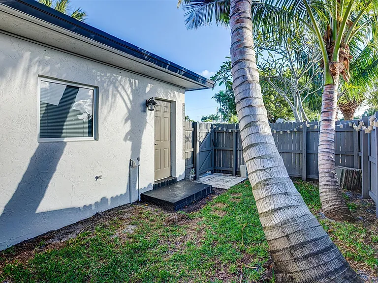 1005 NE 17th Ct — Photo 19