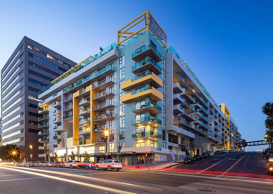 Skylux on Wilshire