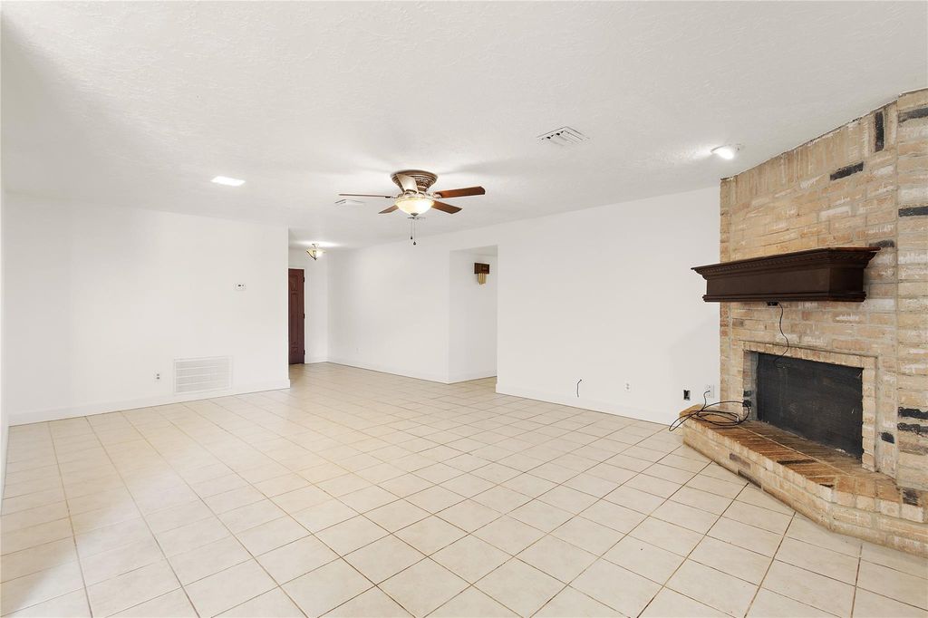 Apartment in Pasadena, Harris - More