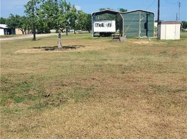 1 Sandhill Ln, Seadrift, TX 77983