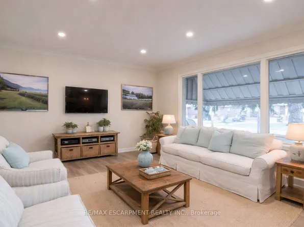 9 W 22nd St #1, Hamilton, ON L9C 4N4