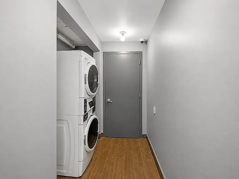 486 Harman St #2H — Photo 13