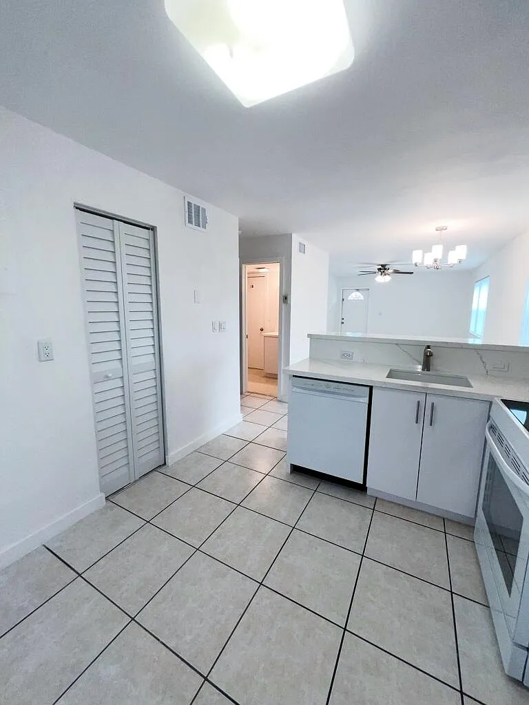 2 bed, 1.5 bath, 1000 sqft, $2,150 — Photo 4