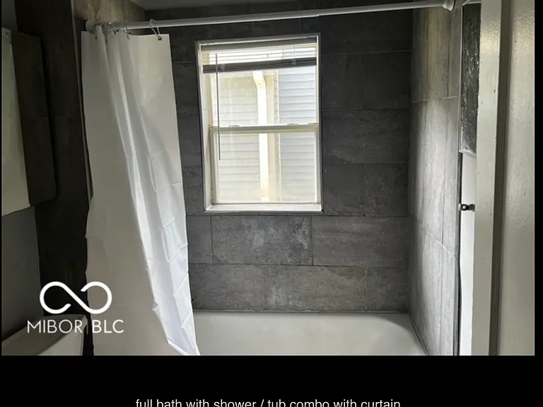 328 W 40th St — Photo 36