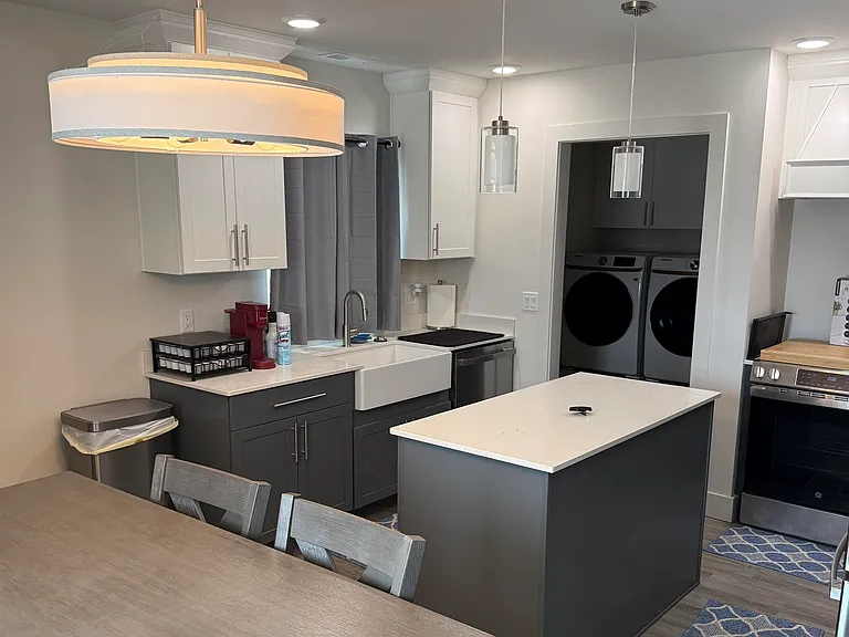 742 N Clark St — Photo 3
