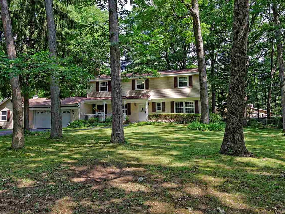 1st image of 7 Hemlock Dr