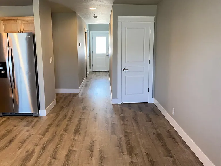 141 SW Kalmia St — Photo 5