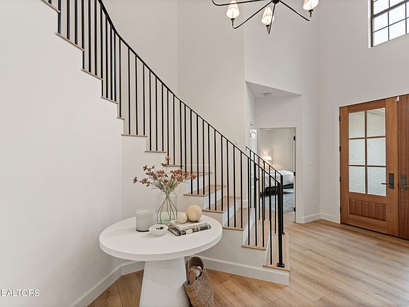 4th image of 3700 S View Cir