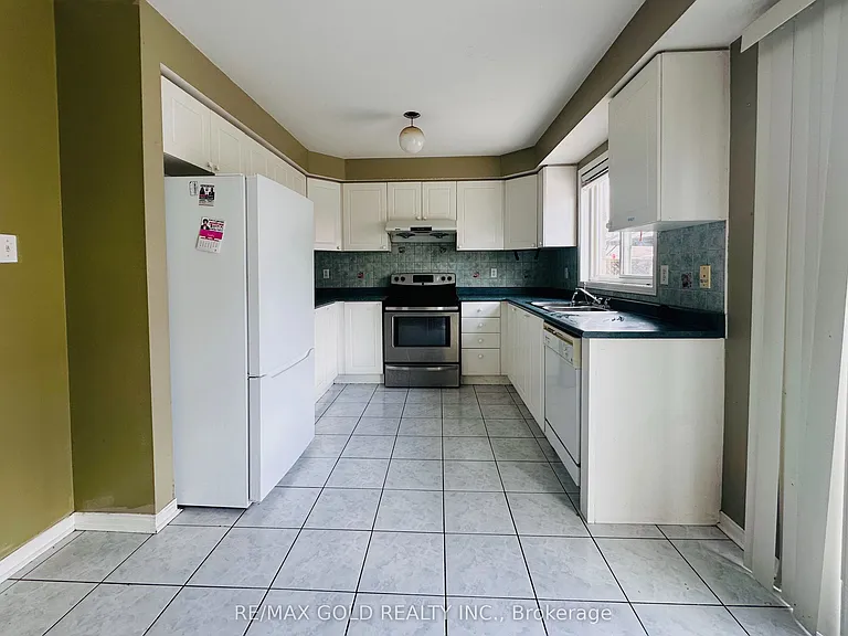 55 Linderwood Dr — Photo 4