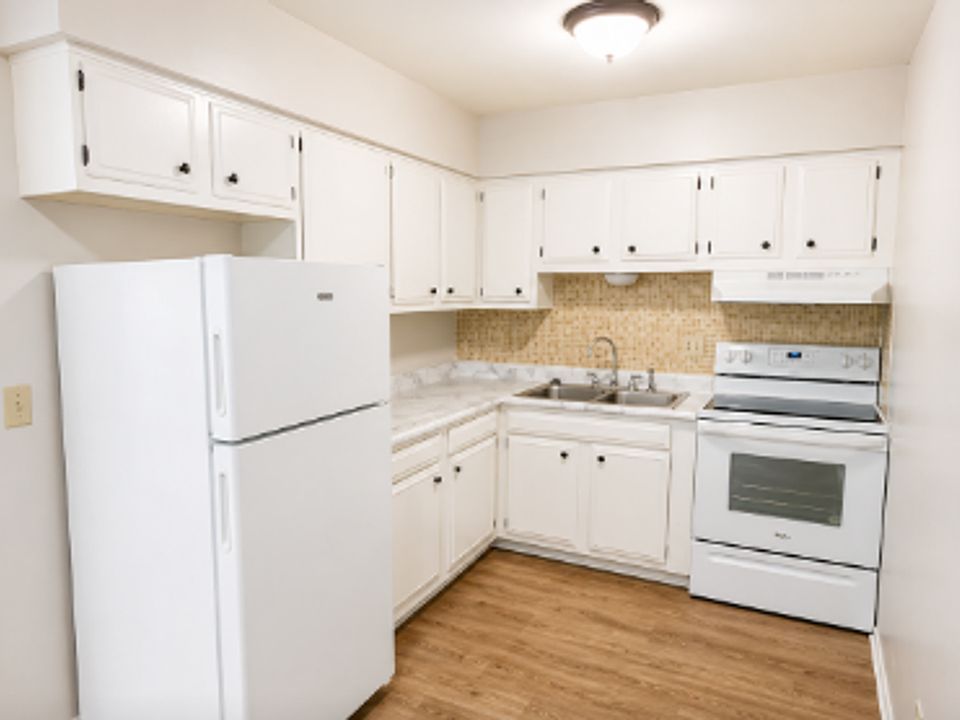 1st image of 4200 Knob Hill Dr #8