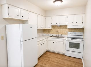 4200 Knob Hill Dr #8, Des Moines, IA 50317