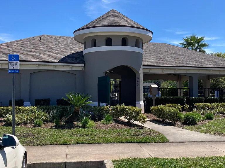 421 Scrub Jay Dr — Photo 2