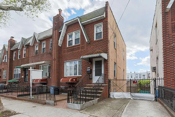 Sold by Momentum Real Estate LLC | media 1