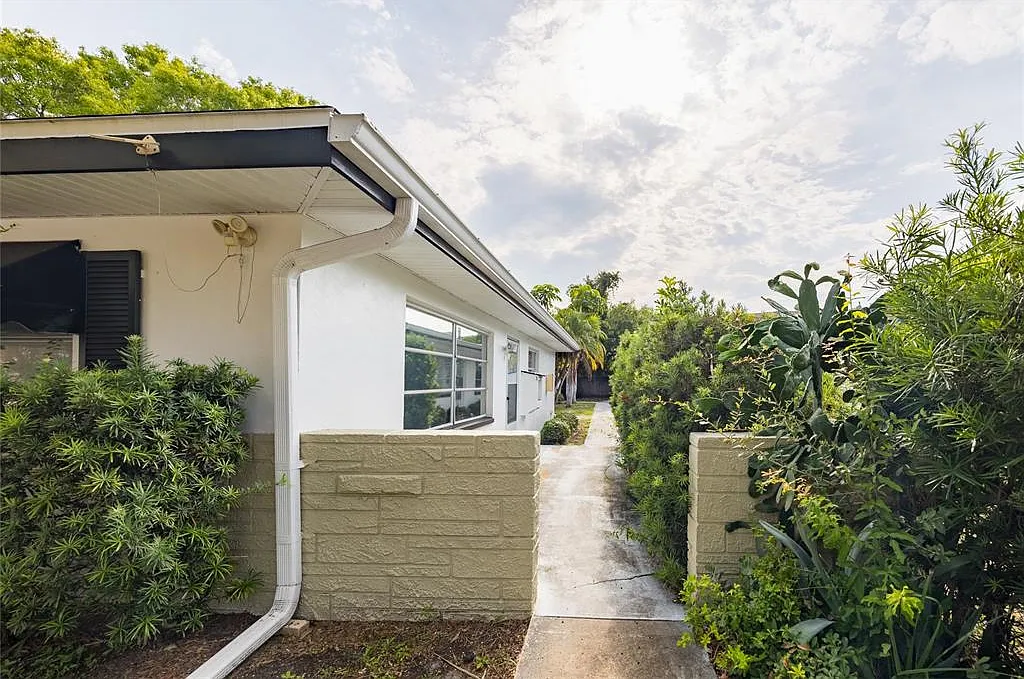 1 bed, 2.0 bath, 900 sqft, $1,400 — Photo 1