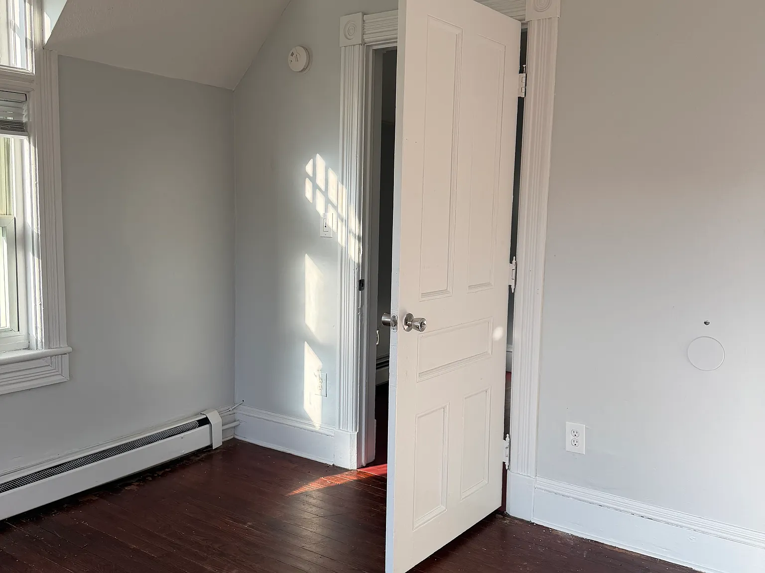 3 bed, 950 sqft, $2,500 — Photo 3
