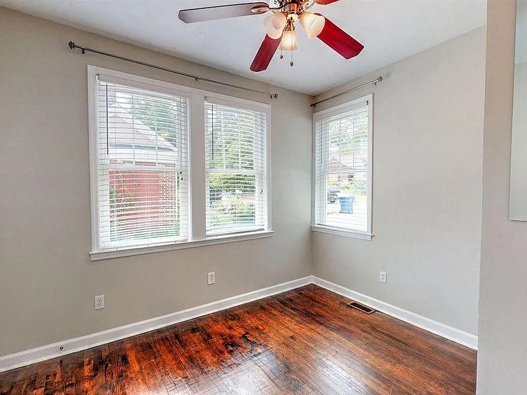 1122 Benton St — Photo 14