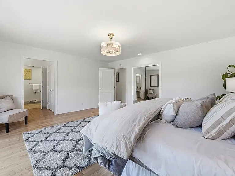 2140 Carmelita Ave — Photo 24