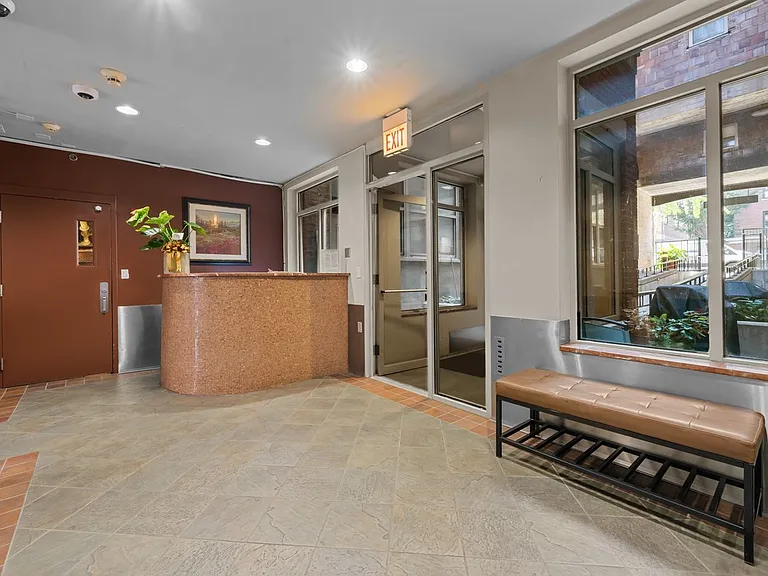 1500 W Monroe St #409 — Photo 3