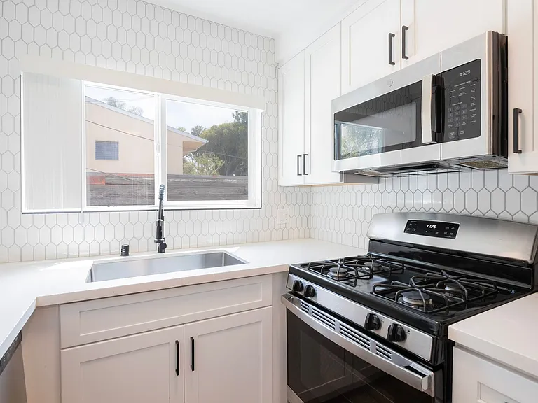 904 N Sierra Bonita Ave — Photo 20