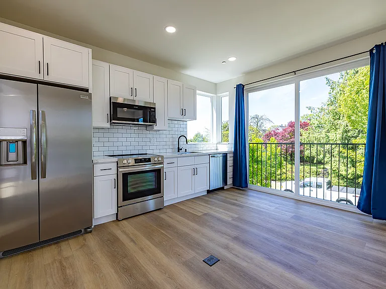 6320A 41st Ave SW — Photo 4