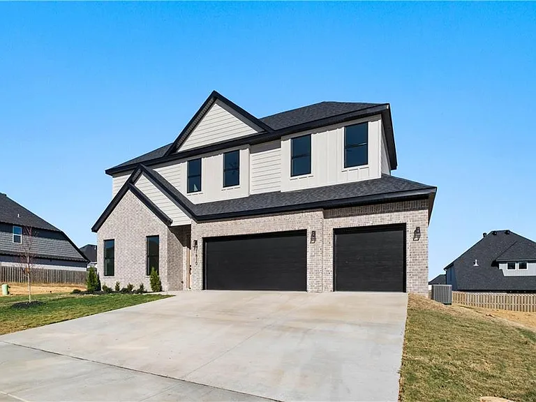 1810 Peacock Rd — Photo 1