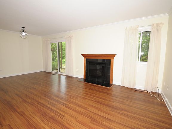 2nd image of 356 Bloomfield Ln APT 6