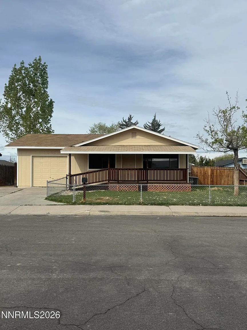 1040 Tiffany Dr photo 1