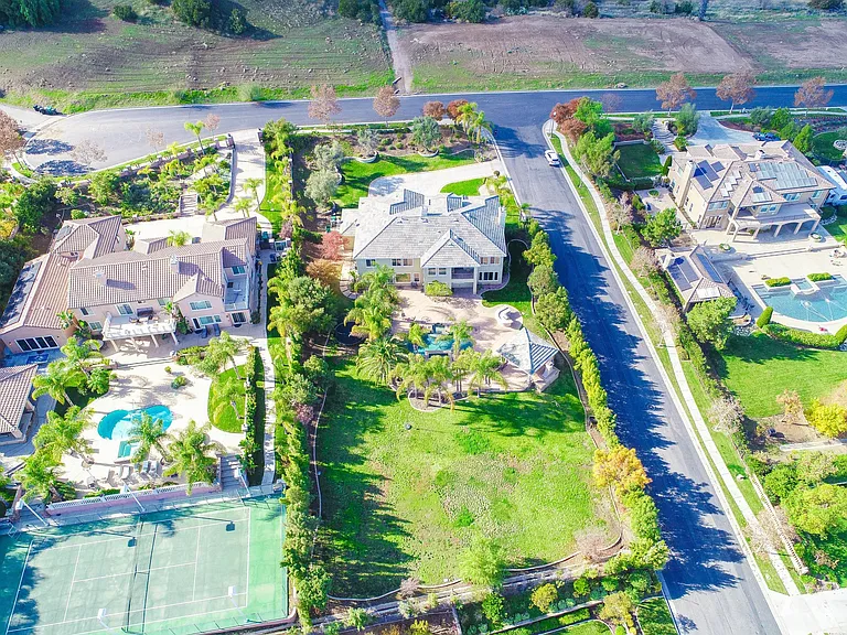 4215 Jameson Cir — Photo 15