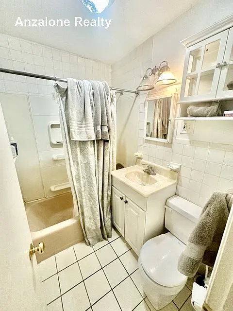 19 Margaret St #2