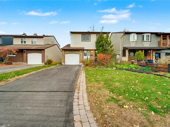 879 Beauclaire Dr, Ottawa, ON K1C 2J5