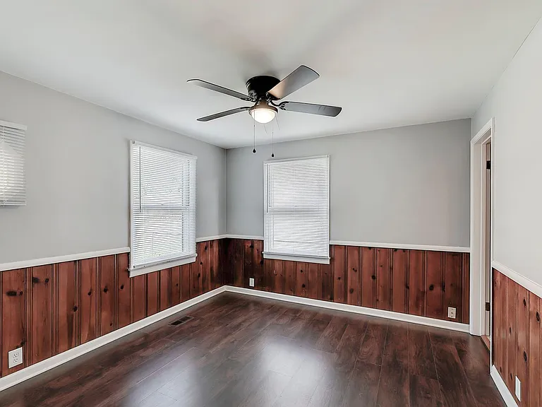 4449 Kingsley Dr — Photo 11