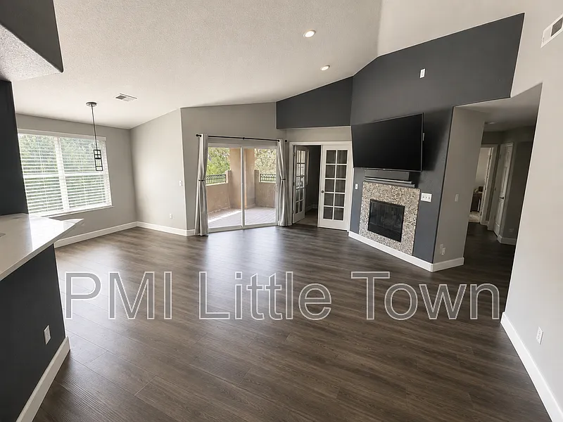 3 bed, 2.0 bath, 1173 sqft, $2,695 — Photo 4