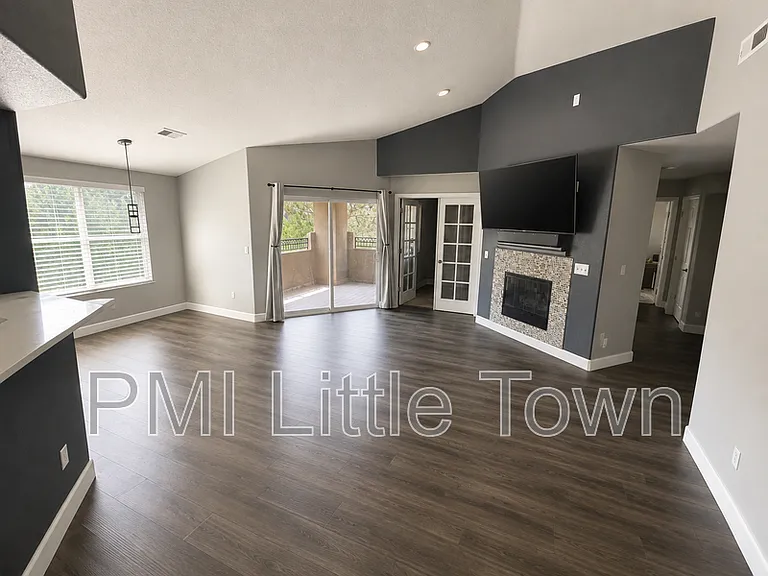 4464 Copeland Loop #204 — Photo 1