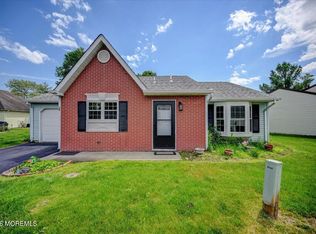 20 Jaffreyton Close, Freehold, NJ 07728
