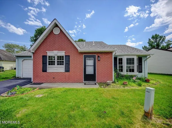 20 Jaffreyton Close, Freehold, NJ 07728