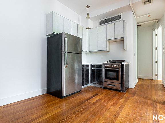 2nd image of 325 Franklin Ave #3F