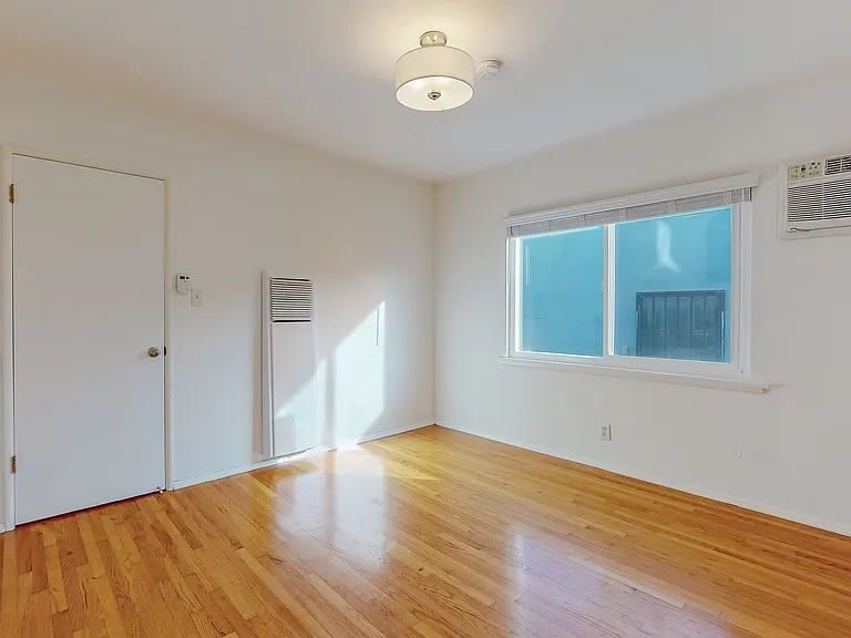 Westwood Hills Apartment — Photo 21