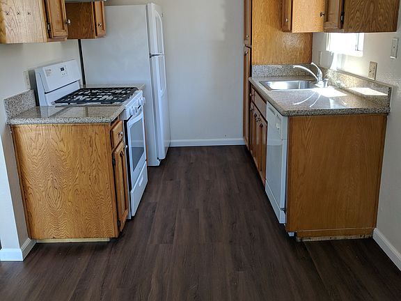 5th image of 1829 Hornblend St #C