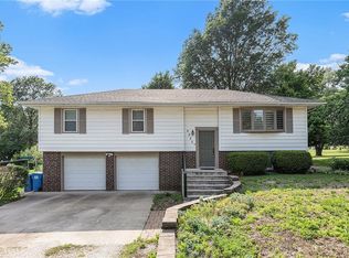 8322 Apache Rd, Lenexa, KS 66227