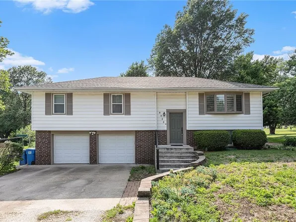 8322 Apache Rd, Lenexa, KS 66227