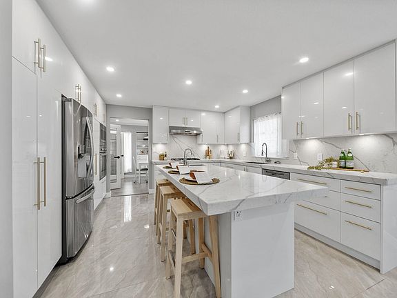 2nd image of 2480 Gale Ave