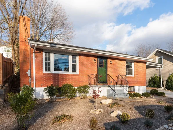 1903 W Beverley St, Staunton, VA 24401