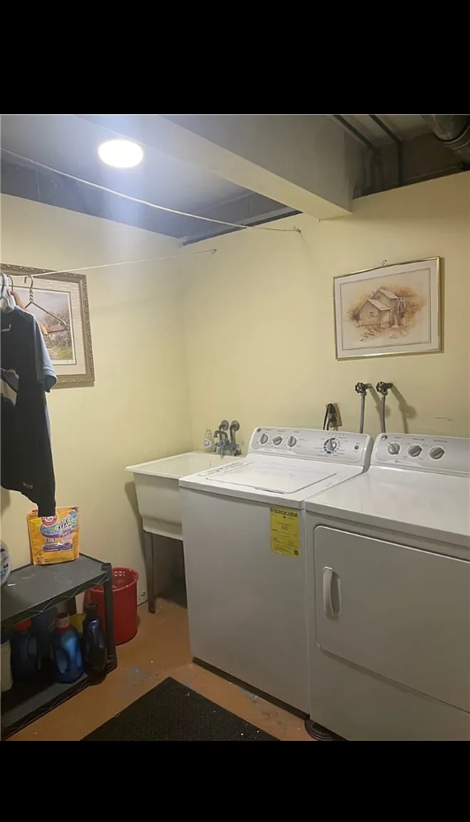 110 Rockwood Ave APT B photo 1