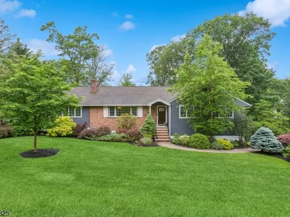 11 Old Farm Rd, North Caldwell Boro, NJ 07006